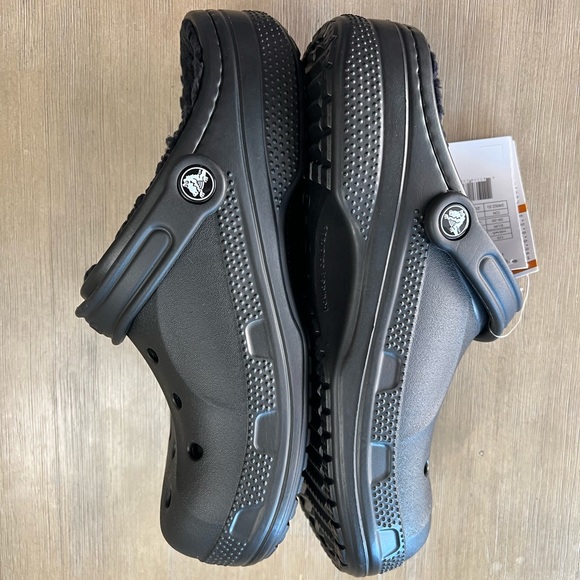 Crocs Women’s Lined Black Clogs - New - Picture 3 of 4